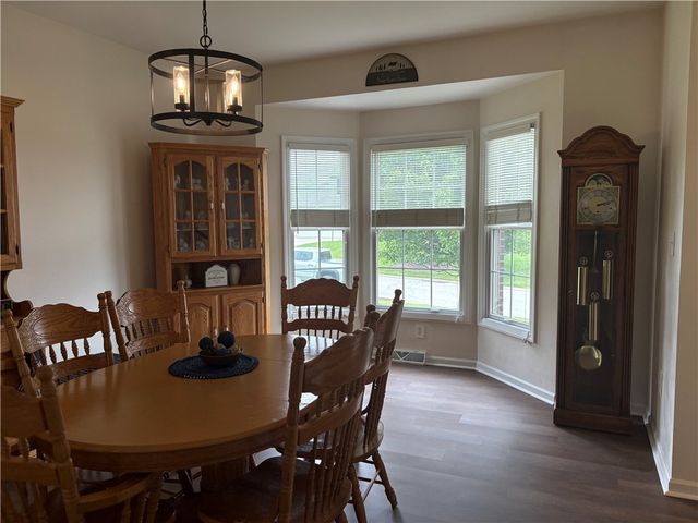 137 Robinson Dr, Pleasant Hills, PA 15236