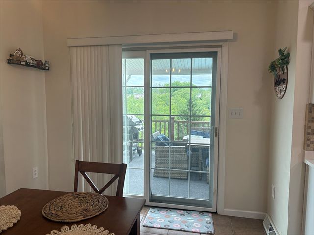 137 Robinson Dr, Pleasant Hills, PA 15236