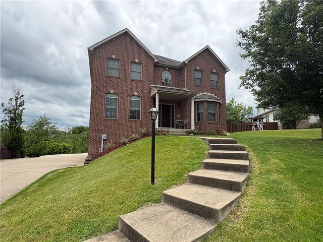 137 Robinson Dr, Pleasant Hills, PA 15236