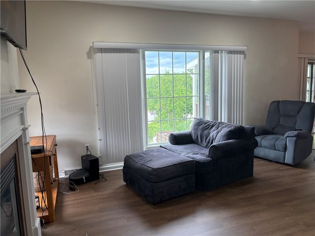 137 Robinson Dr, Pleasant Hills, PA 15236