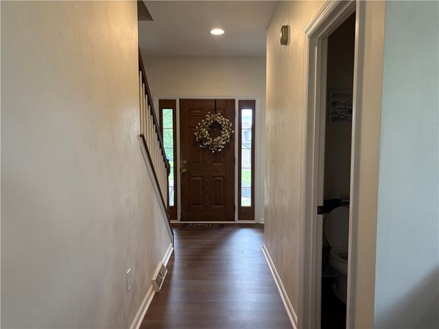 137 Robinson Dr, Pleasant Hills, PA 15236
