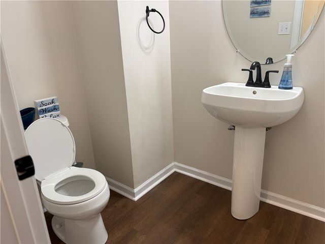137 Robinson Dr, Pleasant Hills, PA 15236