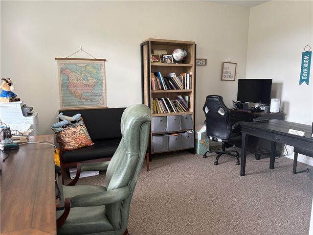 137 Robinson Dr, Pleasant Hills, PA 15236