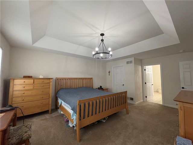 137 Robinson Dr, Pleasant Hills, PA 15236