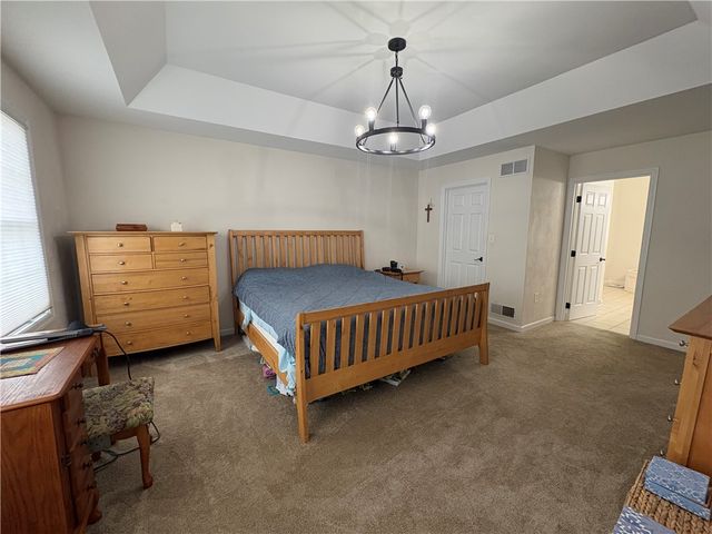 137 Robinson Dr, Pleasant Hills, PA 15236