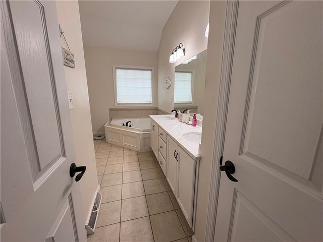 137 Robinson Dr, Pleasant Hills, PA 15236