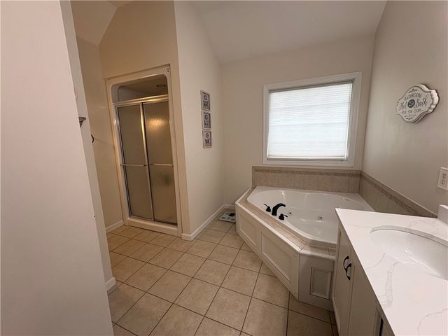 137 Robinson Dr, Pleasant Hills, PA 15236