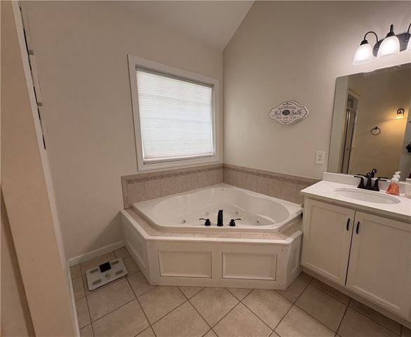 137 Robinson Dr, Pleasant Hills, PA 15236