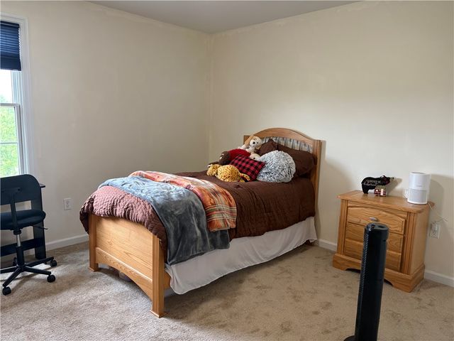 137 Robinson Dr, Pleasant Hills, PA 15236