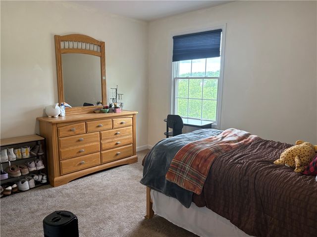 137 Robinson Dr, Pleasant Hills, PA 15236