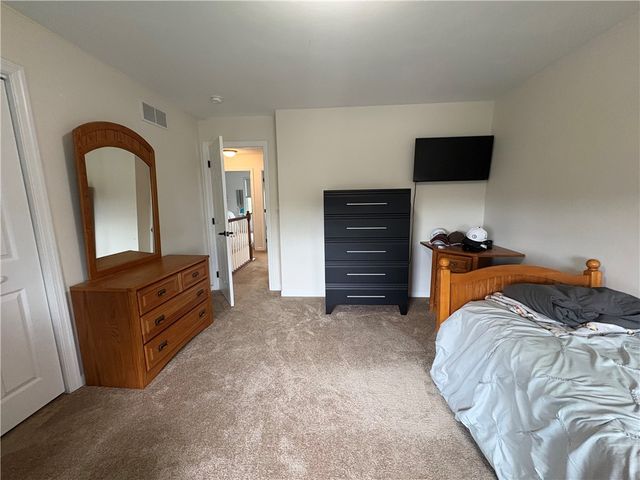137 Robinson Dr, Pleasant Hills, PA 15236