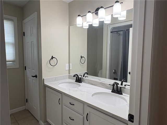 137 Robinson Dr, Pleasant Hills, PA 15236