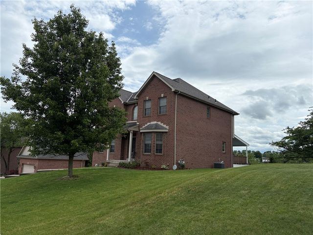 137 Robinson Dr, Pleasant Hills, PA 15236