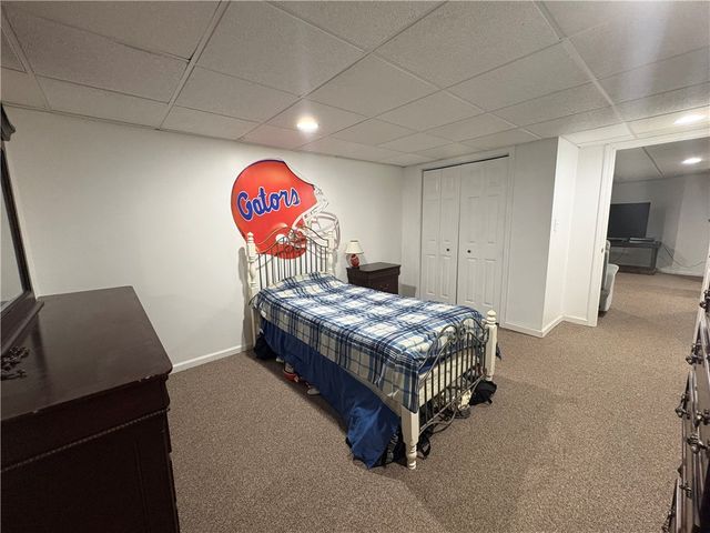 137 Robinson Dr, Pleasant Hills, PA 15236