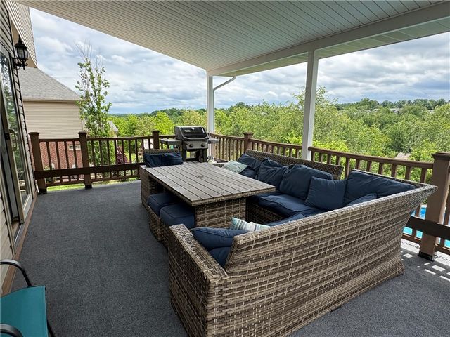 137 Robinson Dr, Pleasant Hills, PA 15236