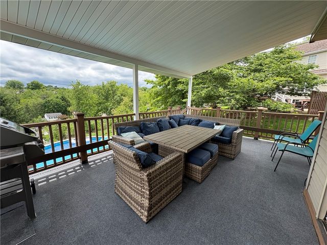 137 Robinson Dr, Pleasant Hills, PA 15236