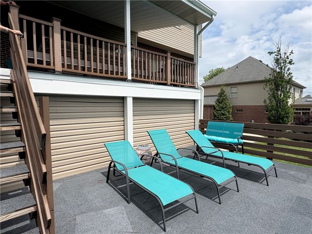 137 Robinson Dr, Pleasant Hills, PA 15236