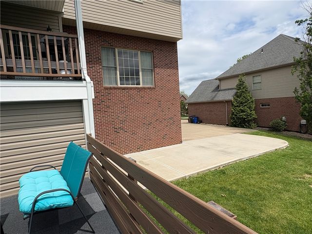 137 Robinson Dr, Pleasant Hills, PA 15236