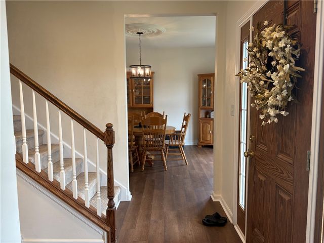 137 Robinson Dr, Pleasant Hills, PA 15236