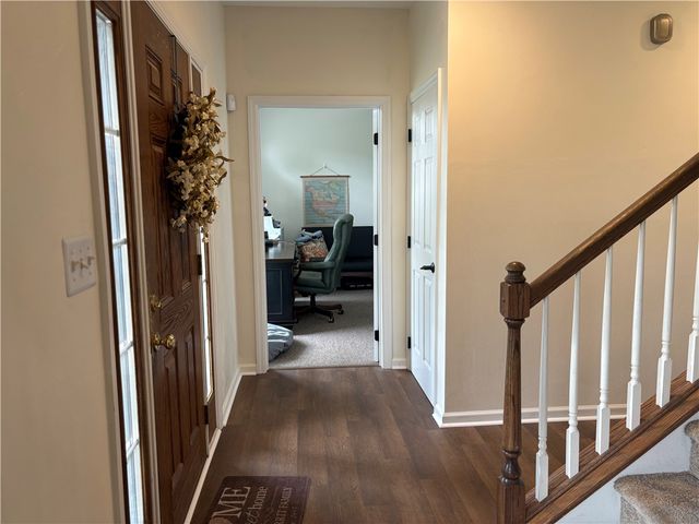 137 Robinson Dr, Pleasant Hills, PA 15236