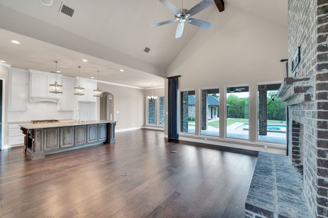 136 Sullivan Way, Waxahachie, TX 75167