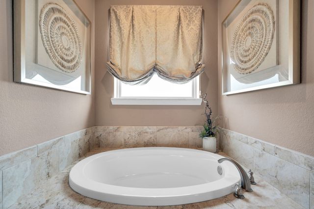 136 Sullivan Way, Waxahachie, TX 75167