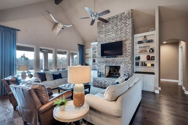 136 Sullivan Way, Waxahachie, TX 75167