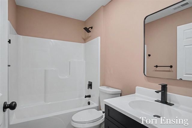 725 N Burgess Street, Greenville, MI 48838