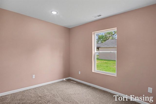 725 N Burgess Street, Greenville, MI 48838
