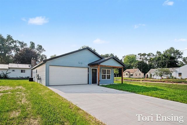725 N Burgess Street, Greenville, MI 48838