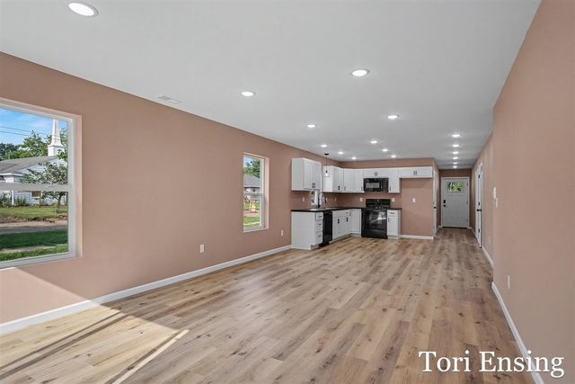 725 N Burgess Street, Greenville, MI 48838