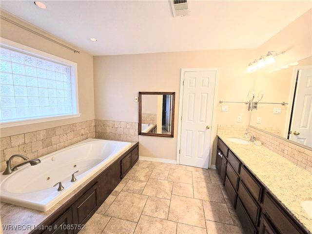 330 Duke Circle, Greenwood, AR 72936