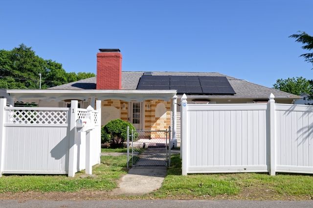 1 Rockland Road Ct, Auburn, MA 01501