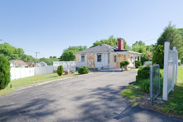 1 Rockland Road Ct, Auburn, MA 01501