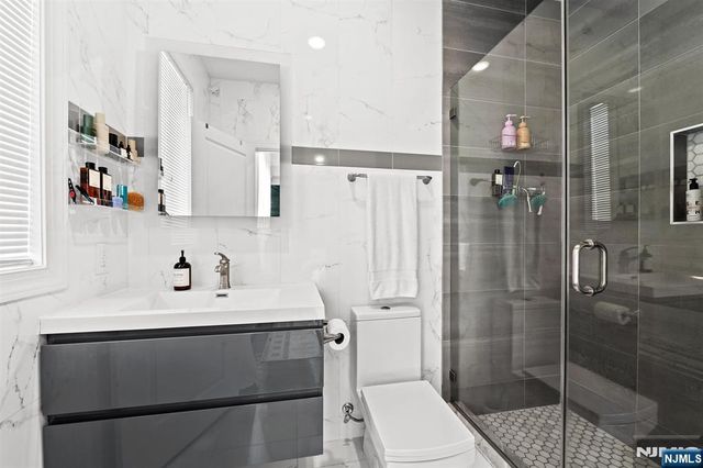 948 Summit Avenue 2, Jersey City, NJ 07307