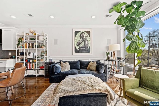 948 Summit Avenue 2, Jersey City, NJ 07307