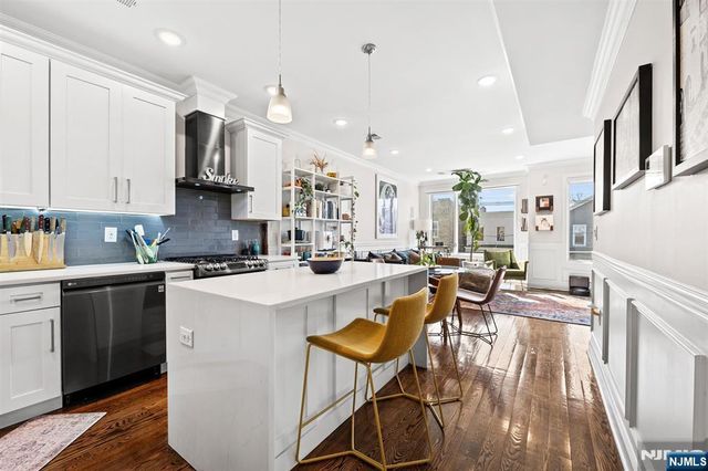 948 Summit Avenue 2, Jersey City, NJ 07307