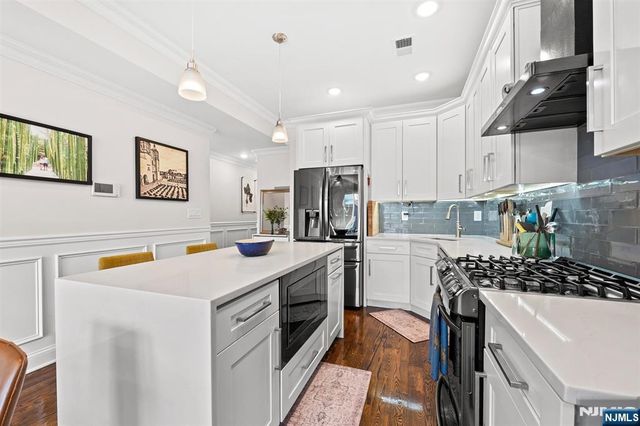 948 Summit Avenue 2, Jersey City, NJ 07307