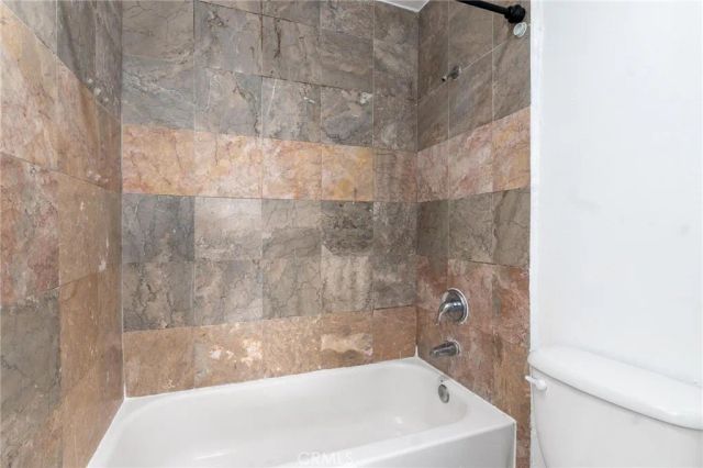 7254 Vassar Ave 308, Canoga Park, CA 91303