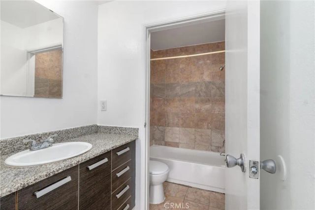 7254 Vassar Ave 308, Canoga Park, CA 91303