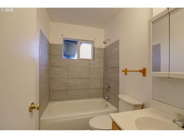 3414 COLUMBIA VIEW Dr, The Dalles, OR 97058