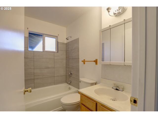 3414 COLUMBIA VIEW Dr, The Dalles, OR 97058