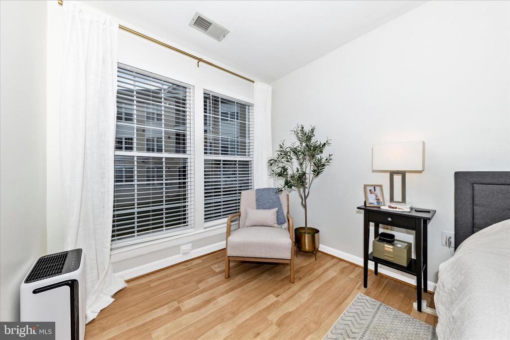 Image 18 of property listing at 12012 AMBER RIDGE CIR #B-103, Germantown, MD 20876
