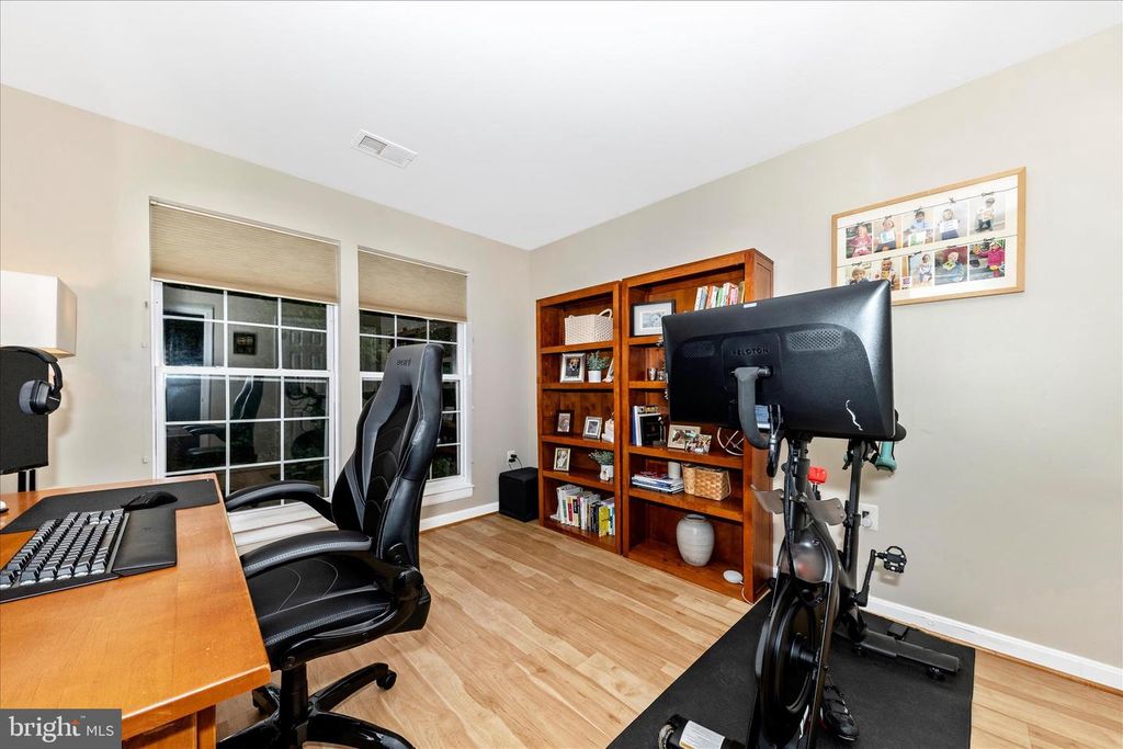 Image 20 of property listing at 12012 AMBER RIDGE CIR #B-103, Germantown, MD 20876