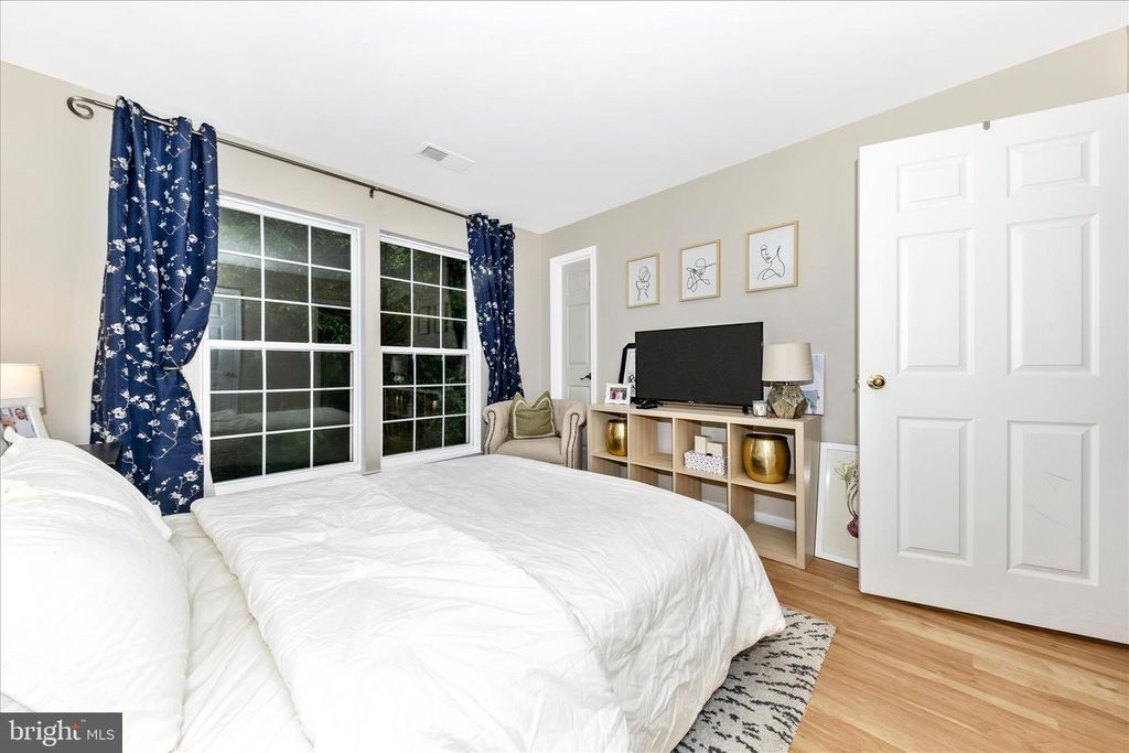 Image 25 of property listing at 12012 AMBER RIDGE CIR #B-103, Germantown, MD 20876