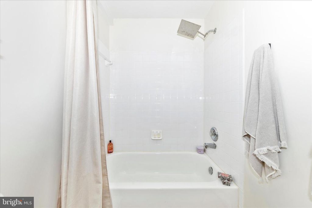 Image 29 of property listing at 12012 AMBER RIDGE CIR #B-103, Germantown, MD 20876