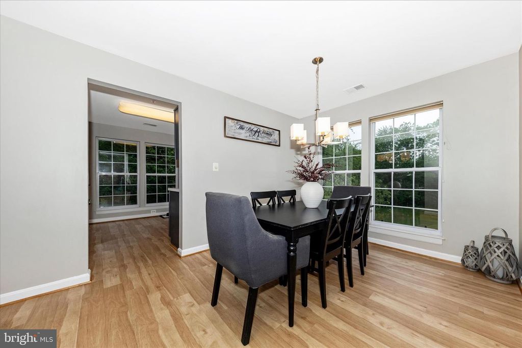 Image 7 of property listing at 12012 AMBER RIDGE CIR #B-103, Germantown, MD 20876