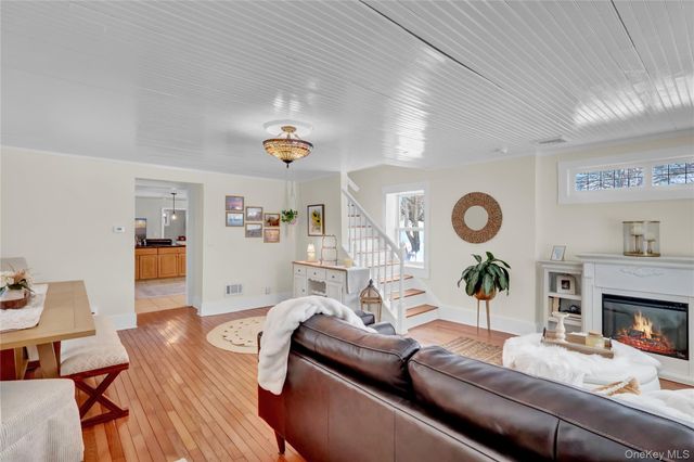 310 6th Avenue, Saint James, NY 11780