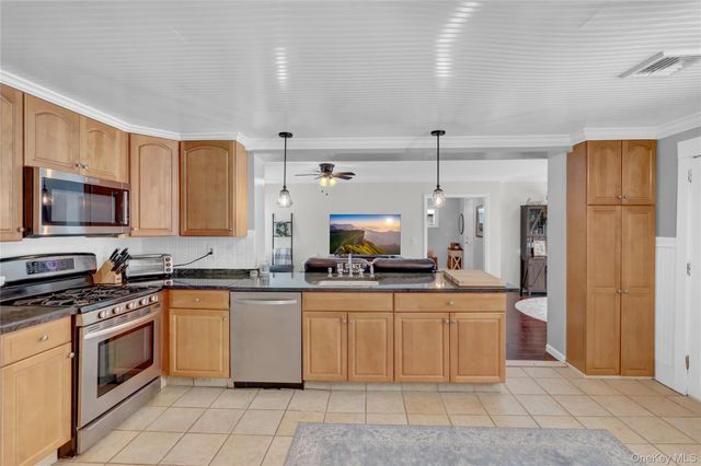 310 6th Avenue, Saint James, NY 11780