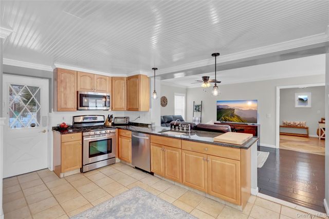 310 6th Avenue, Saint James, NY 11780